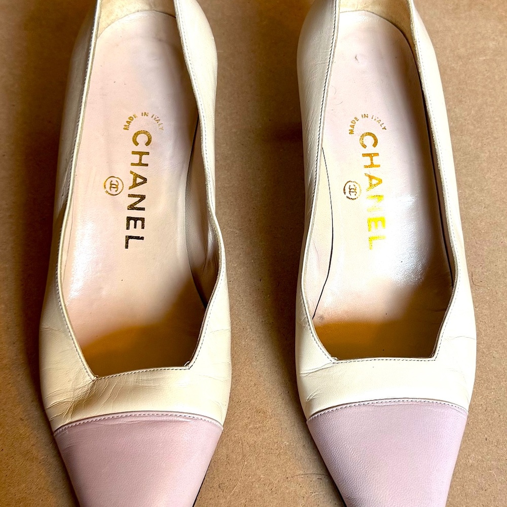 Gorgeous Vintage Chanel Classic Leather Pumps Sz. 38